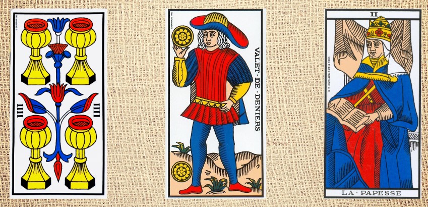 Le Quatre de Coupes, Valet de Deniers et la Papesse du tarot de Marseille édition Grimaud